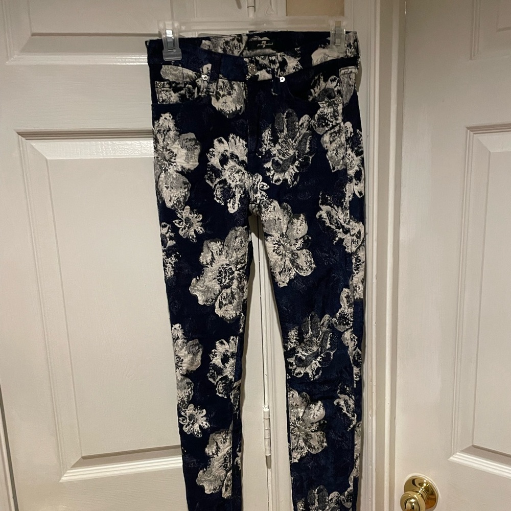 7 for all mankind indigo floral stretch skinny jeans. Size 24.